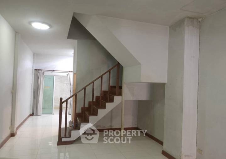 picture 4-BR Townhouse close to Krungthep Kreetha (ID 3421570) - 1/7