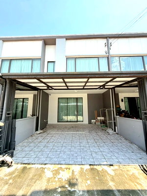 เช่าทาวน์โฮม ม.รามคำแหง 2 : 🏡✨ ให้เช่าทาวน์โฮม 2 ชั้น Pleno บางนา–วงแหวน | เฟอร์ครบ พร้อมอยู่ เลี้ยงสัตว์ได้ 🐶🐱
