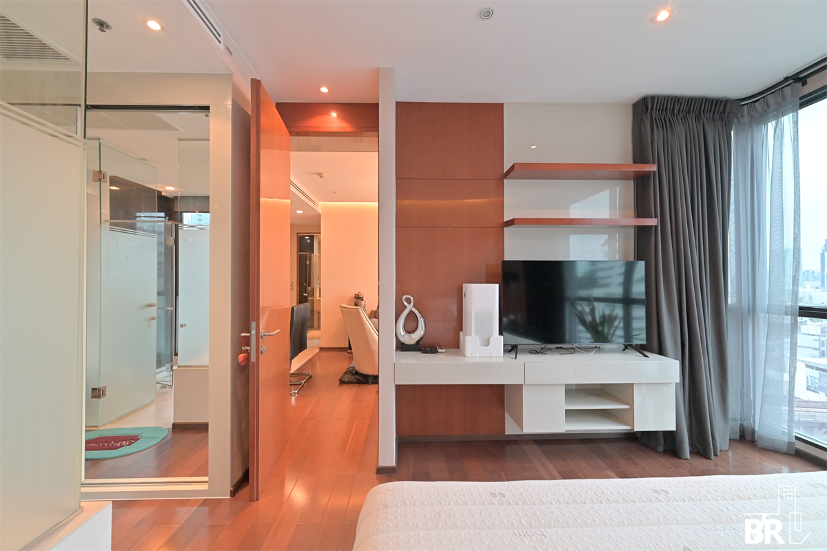 picture The Address Sukhumvit 28 near BTS Phrom Phong Easy Start with a City Dweller Lifestyle - 4/10