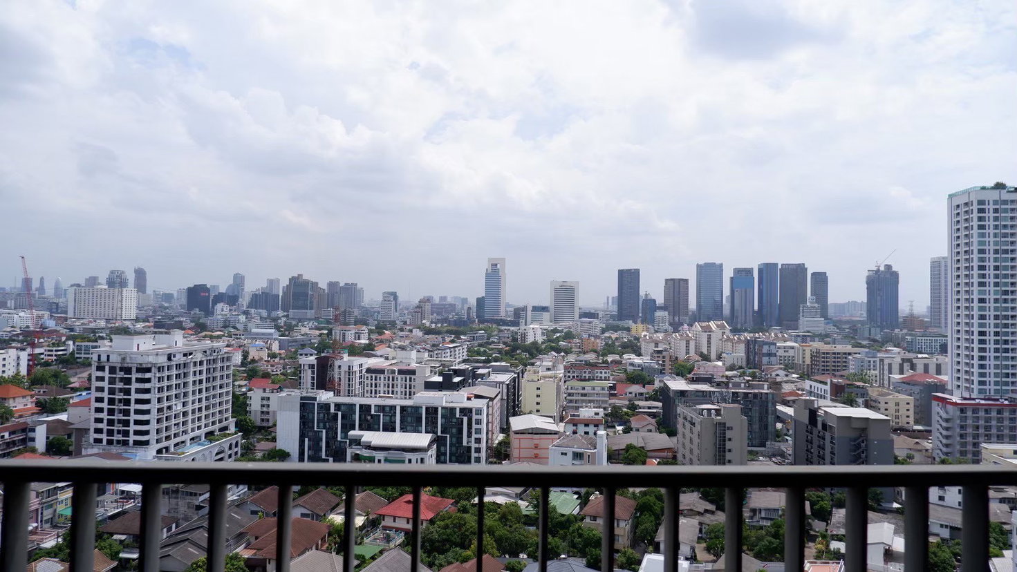 รูป 🏡 ขายด่วน! คอนโดหรูใจกลางลาดพร้าว เริ่ม 3.89 ล้าน
📍 Chapter One Midtown ห้องสวย วิวดี ใกล้รถไฟฟ้า! - รูปที่ 9/9