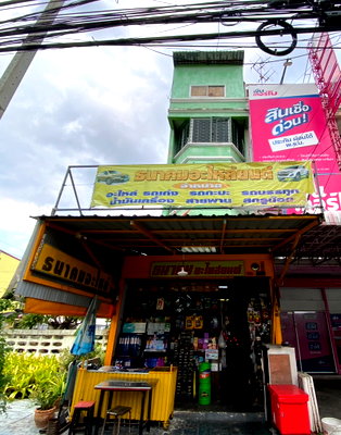 อาคารพาณิชย์ นนทบุรี : ขายอาคารพาณิชย์ 4 ชั้น ถนนเรวดี นนทบุรี ทำเลดี เดินทางสะดวก ใกล้ MRT แยกนนทบุรี 1