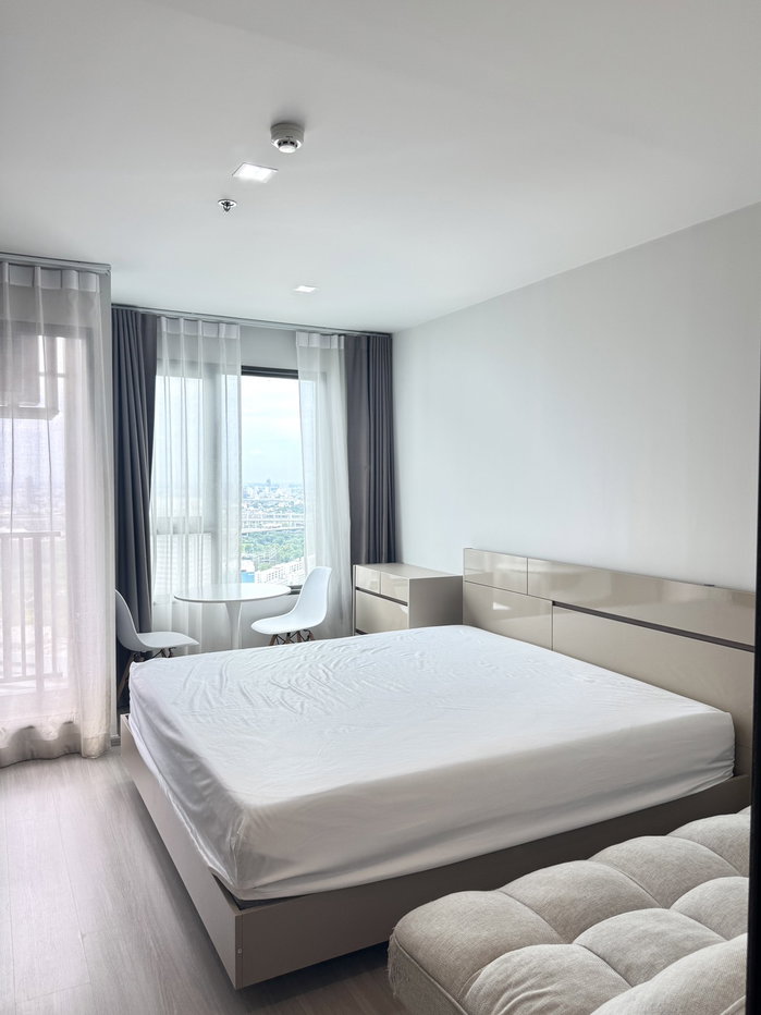 picture Studio with Open City View for Sale at Life Ladprao 🏙️ - 1/9