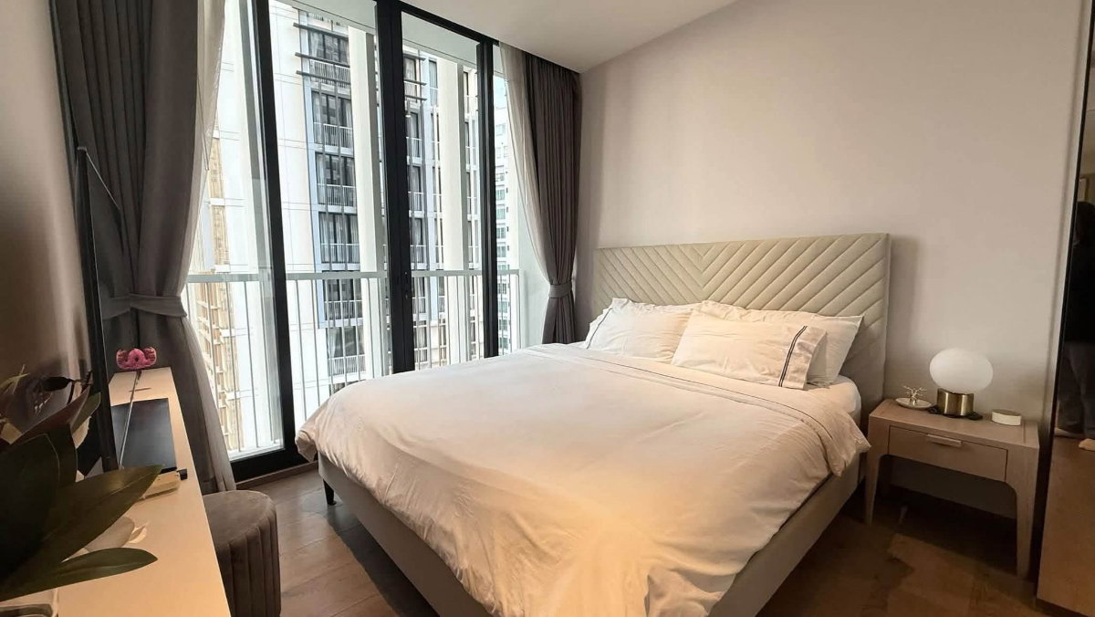 picture Luxury Condo for Rent: Park 24 Sukhumvit 24 | 1 Bed 1 Bath (45 sq.m.) near BTS Phrom Phong - 1/7