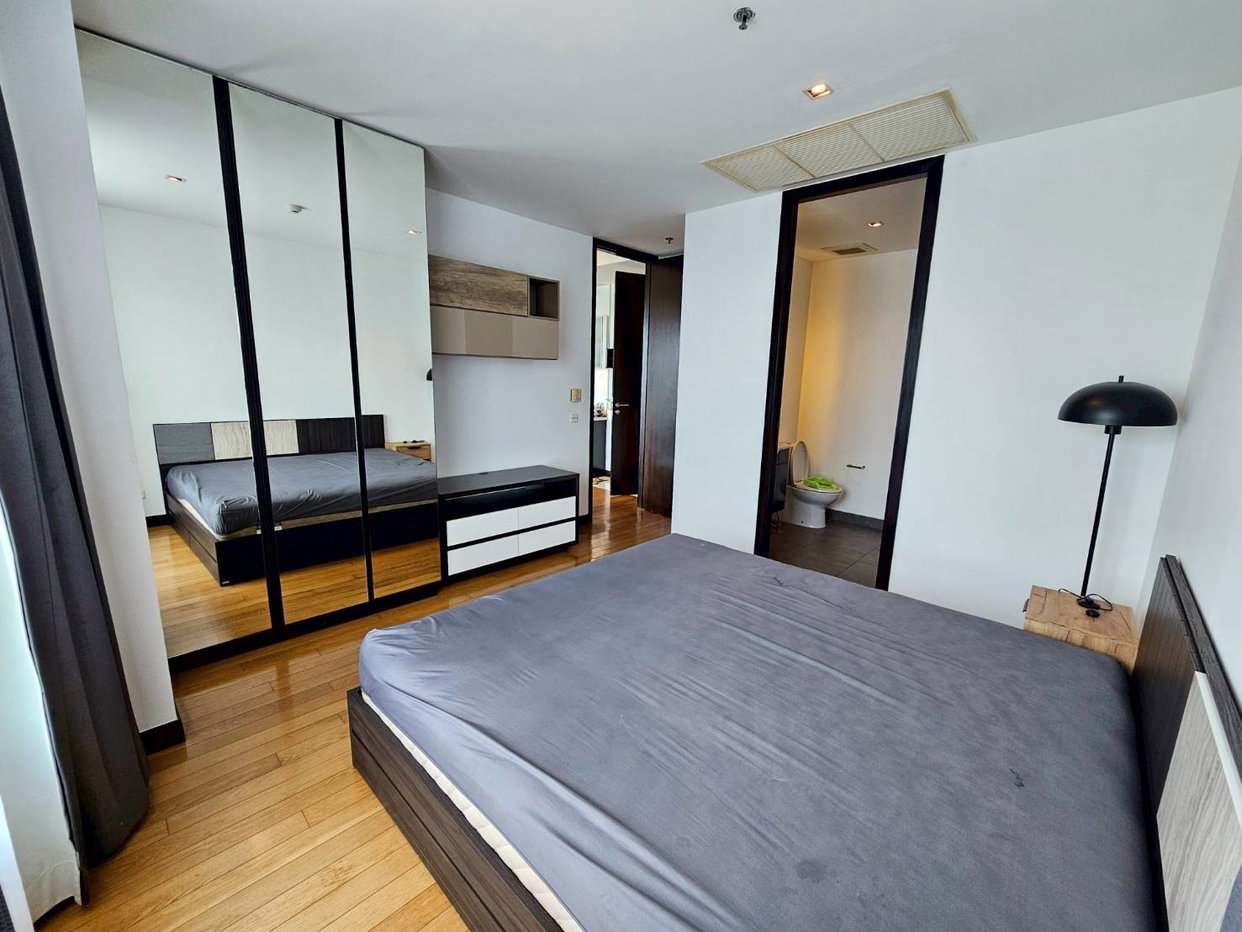 รูป 🔥 ขายด่วน! คอนโดหรู The Lofts Yennakart 2 ห้องนอน วิวสวย ใกล้ BTS หลุมพินี
💎 เพียง 8.5 ล้าน! ขนาด 68 ตร.ม. ฟรีทุกค่าใช้จ่าย พร้อมเข้าอยู่ - รูปที่ 7/9