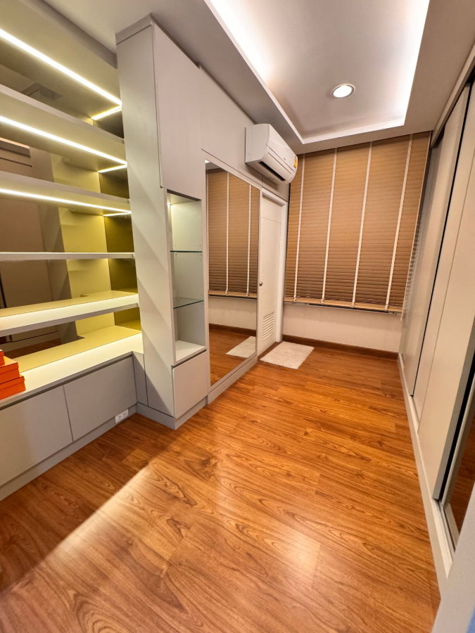 รูป 🏡🔥 ขายด่วน! ทาวน์โฮมหรู SPACE ลาดพร้าว–เหม่งจ๋าย ตกแต่งสวย เฟอร์นิเจอร์ครบ พร้อมเข้าอยู่ ทำเลใกล้เลียบด่วนรามอินทรา - รูปที่ 6/16