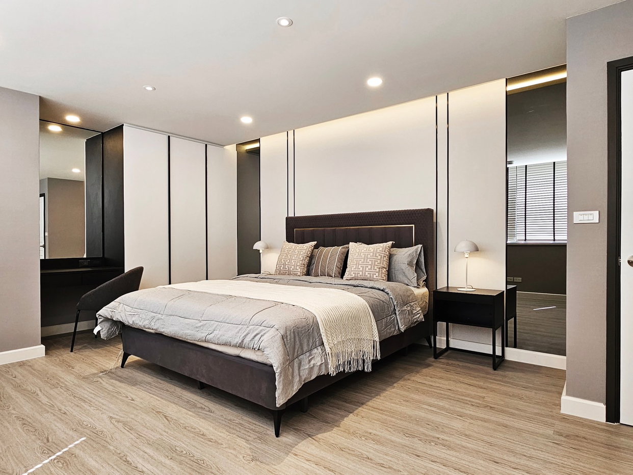 รูป 🏡 ขายด่วน! คอนโดหรูย่านพร้อมพงษ์ 223 ตรม. แค่ 23 ล้าน

✨ President Park สุขุมวิท 24 วิวสวย ทำเลเยี่ยม ใกล้ BTS พร้อมโมเมนต์ - รูปที่ 5/9