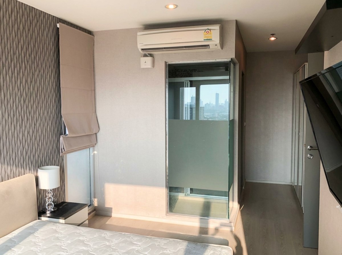 รูป 🏡 ห้องหรู 2 นอน ทำเลทอง ใกล้รถไฟฟ้า เริ่มเพียง 23,000/ด! 

📍 Life Ratchadapisek ส่วนตัวสูง พร้อมอยู่ จบที่นี่เลย - รูปที่ 5/9