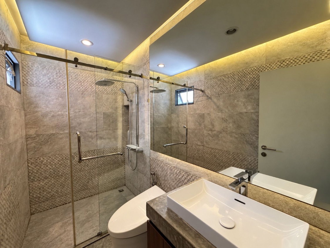 รูป บ้านมุมแปลงใหญ่! ตกแต่งใหม่ทั้งหลัง พร้อมอยู่!! ขายบ้านเดี่ยว สราญสิริ ศรีวารี 2 (Saransiri Srivaree 2) 69 ตร.ว. ใกล้สนามบินสุวรรณภูมิ | #TPI-3535 - รูปที่ 12/18