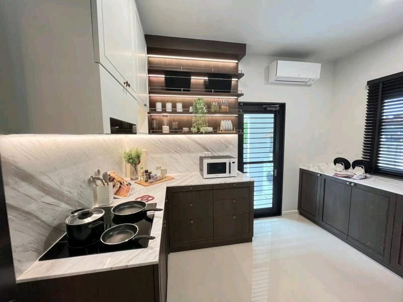 รูป 🏡✨ ขายบ้านเดี่ยวหรู โครงการมือ 1 แปลงมุม Grand Britania สุขสวัสดิ์–วงแหวน | บ้านหลังใหญ่ บรรยากาศส่วนตัว สไตล์ Modern British Luxury - รูปที่ 6/11