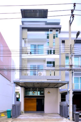 ทาวน์โฮม วิทยาลัยรัชต์ภาคย์เทคโนโลยีและการจัดการ : 🏡✨ ขายทาวน์โฮมหรูหลังมุม SPACE ลาดพร้าว–เหม่งจ๋าย | รีโนเวทใหม่ทั้งหลัง Double Space สูง 6 เมตร พร้อม Home Office และ Music Studio