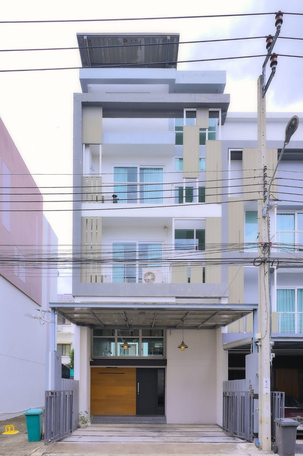 รูป 🏡✨ ขายทาวน์โฮมหรูหลังมุม SPACE ลาดพร้าว–เหม่งจ๋าย | รีโนเวทใหม่ทั้งหลัง Double Space สูง 6 เมตร พร้อม Home Office และ Music Studio - รูปที่ 1/18