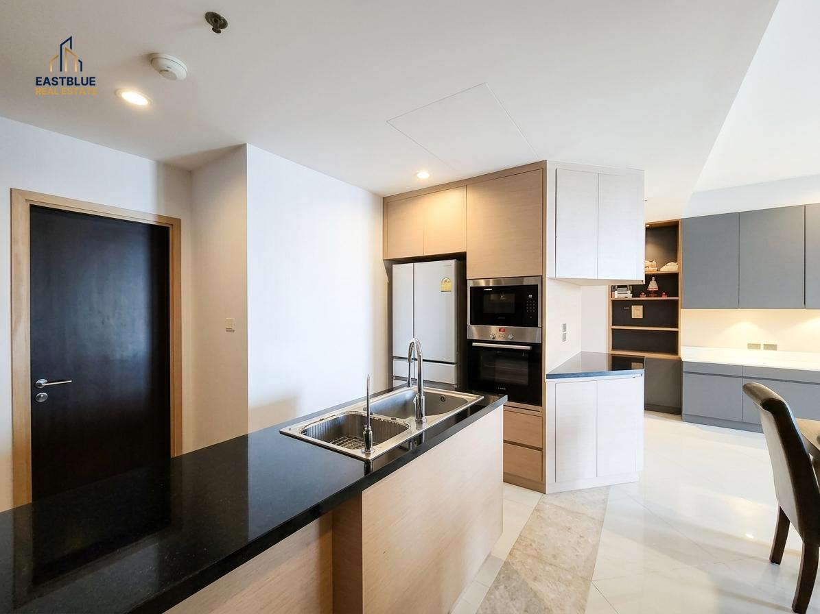 รูป 🏢 Luxurious 2-Bed 2-Bath Oasis in The Empire Place! 💫
EB-89603 | 115 sqm | 18,500,000 THB - รูปที่ 1/5