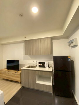 A Space Mega 1 Bangna: Brand-new units for rent, featuring new furniture and a full range of appliances. 10 units available to choose from.