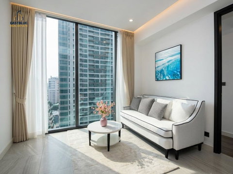💎 Luxe Condo Oasis: Central BKK Views