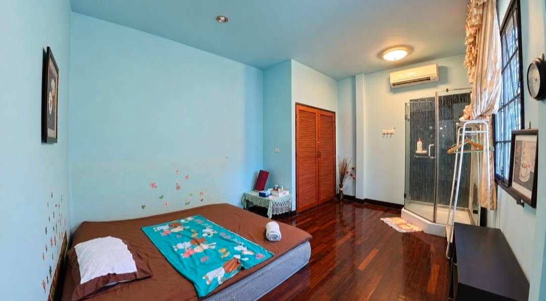 รูป ขายบ้านหลังใหญ่ 2 ชั้น แปลงมุม ในเมืองเชียงใหม่ หมู่บ้านเชียงใหม่วิลล่า 2 | ถนนมหิดล เชียงใหม่ | ใกล้สนามบินเชียงใหม่ (H607) T.0946511456 - รูปที่ 9/13