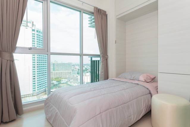 picture For Sale Life Ratchadapisek 2BR 46 sqm near MRT Huai Khwang THB 4.1M 🌆 - 5/8