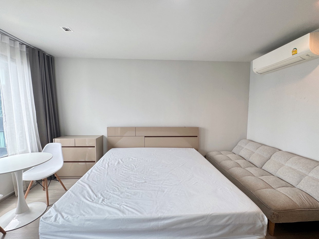 picture Studio with Open City View for Sale at Life Ladprao 🏙️ - 3/9