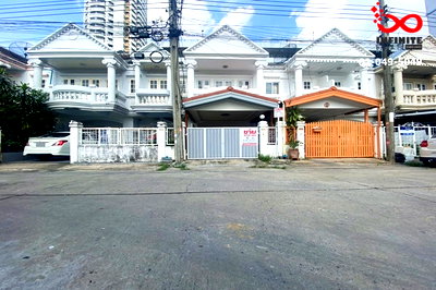 ทาวน์โฮม วิทยาลัยพณิชยการบางนา : ขายทาวน์เฮาส์ 2 ชั้น 18 ตร.ว. หมู่บ้านเอเวอร์กรีน ซ.บางนา-ตราด 56 รีโนเวทใหม่ พร้อมอยู่ ใกล้ทางพิเศษบูรพาวิถี รถไฟฟ้าสายสีเหลือง