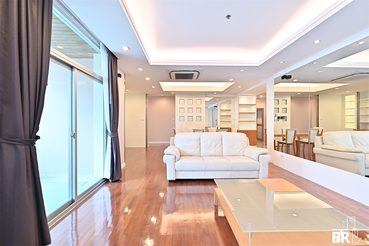 picture Grand Langsuan near BTS Ratchadamri Room available, great price - 9/10