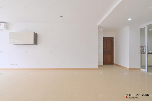 Baan Klang Krung Resort (Ratchada 7) Hurry, big discount is ending!