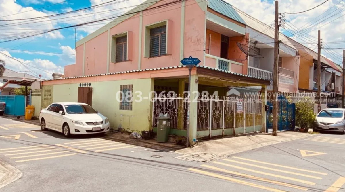 picture sale townhouse at ramintra44 near bts station 170 metres - 2/5