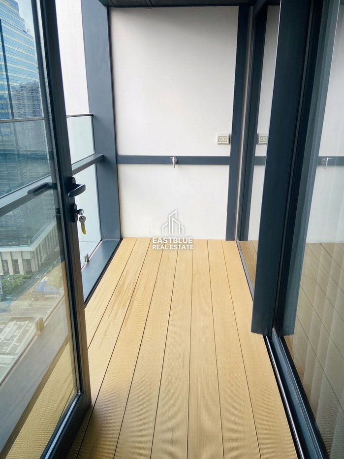 picture For Rent: Luxury 1-Bedroom Condo at Circle Living Prototype near MRT Phetchaburi - 8/9