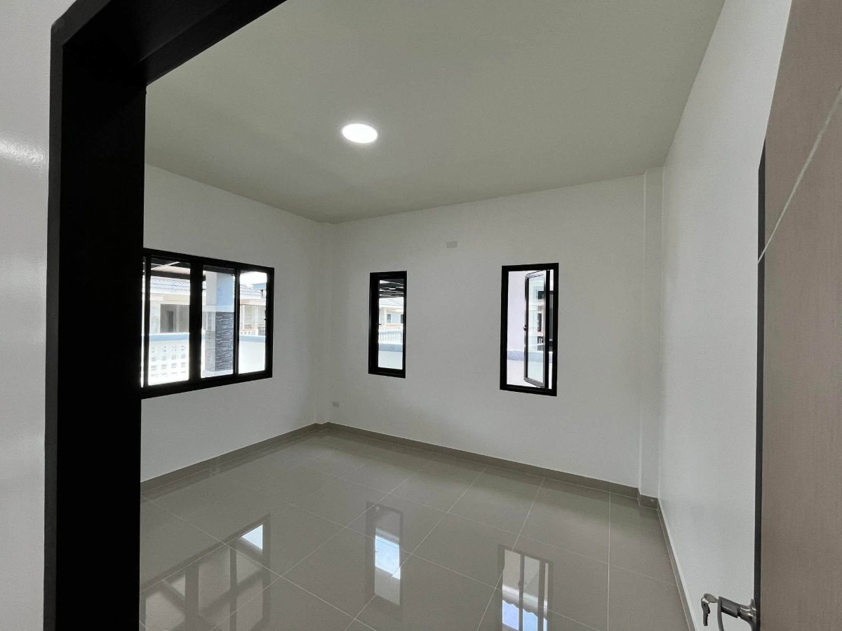 รูป ให้เช่าบ้านเดี่ยวรีโนเวทใหม่ ตะเคียนเตี้ย-โรงโป๊ะ บางละมุง - รูปที่ 3/15
