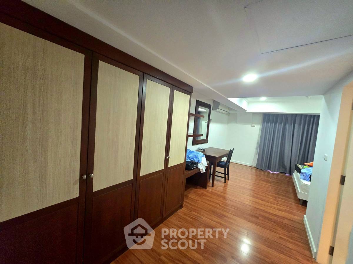picture Spacious 2-BR 132 Sqm For Sale At Omni Tower Near BTS Nana (ID 825658) - 2/7