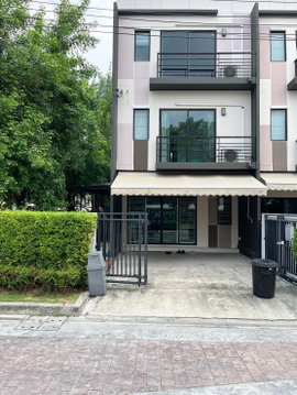 ขายทาวน์โฮม 3 ชั้น บ้านกลางเมือง นวมินทร์ 42 วิวสวน หลังมุม พร้อมอยู่