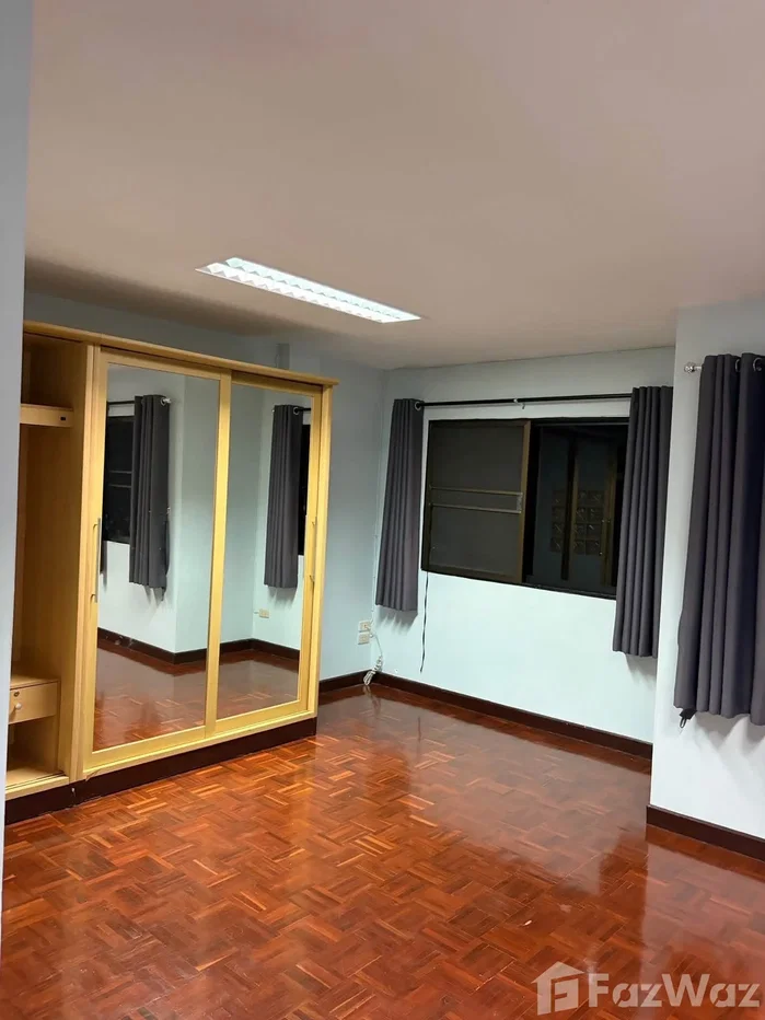 picture 4 Bedroom Townhouse for rent in Bang Chak, Bangkok  6874876 - 8/17