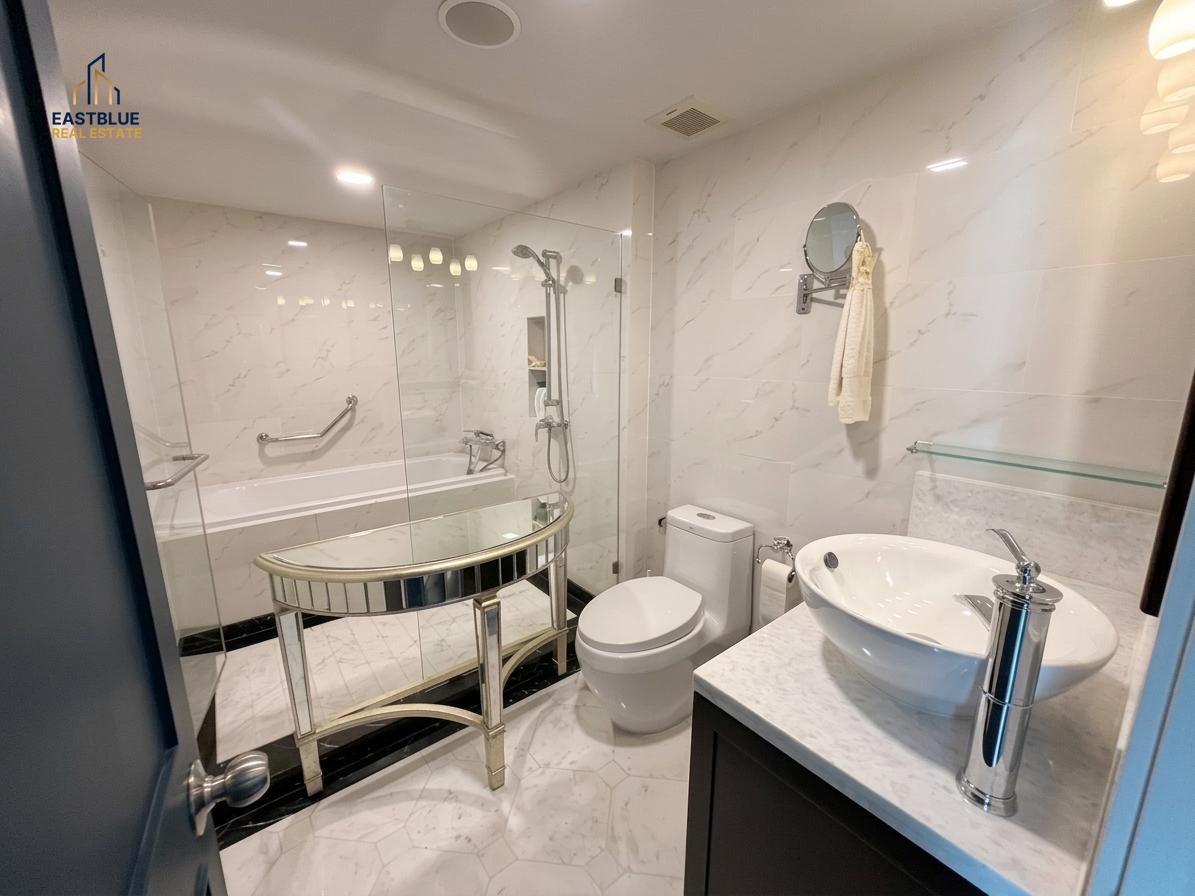 picture 🏢 Luxury 3-Bed, 3-Bath Condo | Stunning Views, Prime Sathorn Location - 8/9
