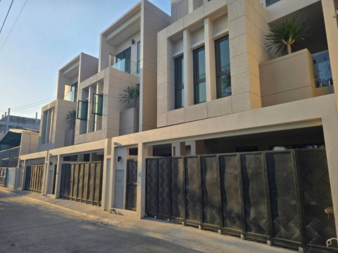 Nest 52 Private                   Living
