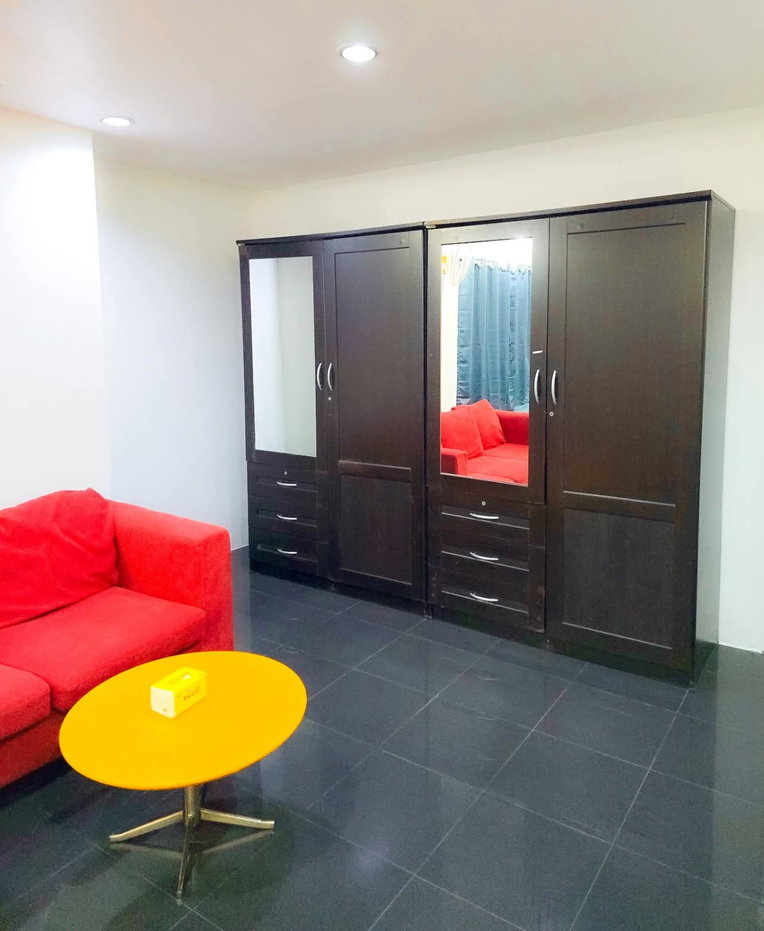 รูป 🔥 หิ้วกระเป๋าเสื้อผ้ามาอยู่ได้เลย! 🏡 Studio 40 ตร.ม. เตียง 6 ฟุต + Smart TV + ของใช้ครบ | บางรัก | 10,000 บาท ฿ 12,000/ด. - รูปที่ 10/25