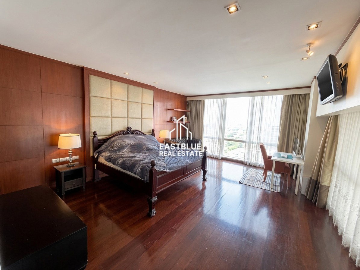 picture 🏡 Luxury 3-Bed Condo at Le Raffine Sukhumvit 31 | Prime Phrom Phong Location

💎 Spacious 385 sqm Elegance - Only 65M THB, Steps from BTS! - 4/9