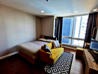 Condos for rent : Luxury condo for rent next to the BTS Green Line.