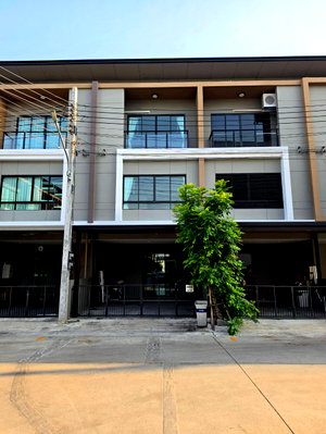 Home office for rent : [For Rent] 3-Storey Townhome📍Premium Place Phaholyothin–Ramintra Close to the BTS Green Line (Sai Yud Station)