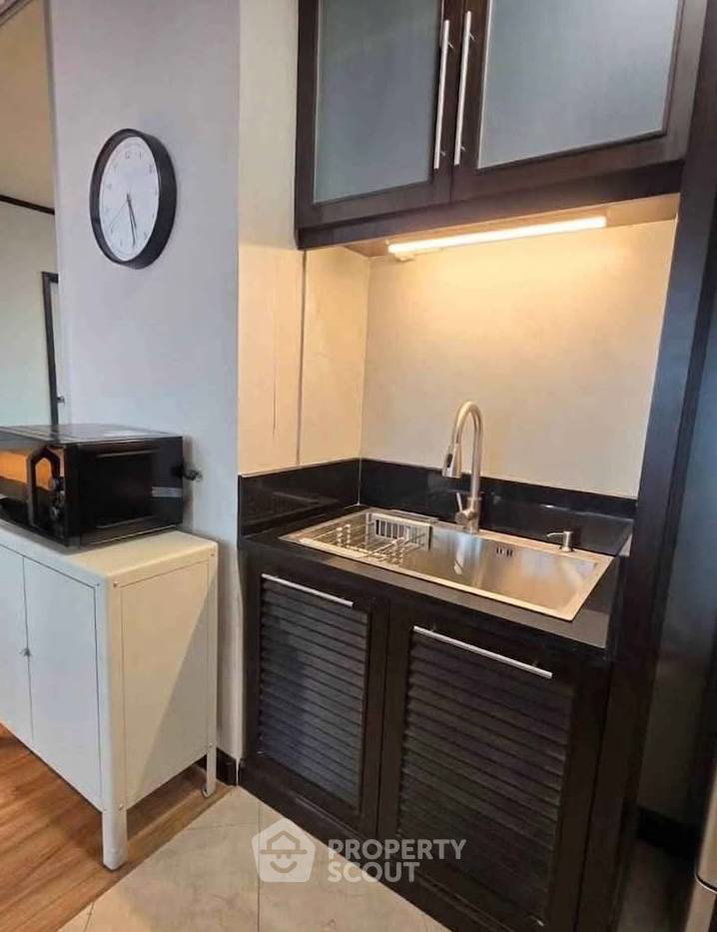 picture 3-BR Condo at Sathorn House Condominium near BTS Surasak (ID 3384376) - 9/11