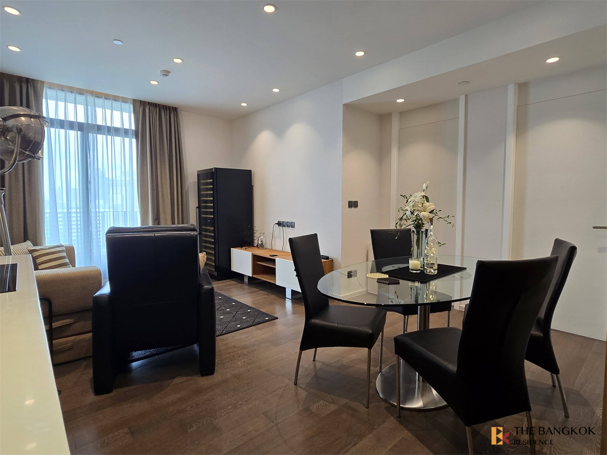 picture Muniq Sukhumvit 23 near MRT Sukhumvit Station Room available, great price - 5/9