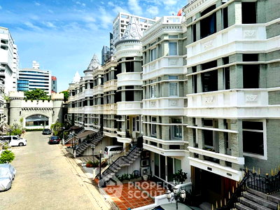 เช่าทาวน์โฮม กรุงเทพมหานคร : เลี้ยงสัตว์ได้ ทาวน์เฮ้าส์ 4 ห้องนอน Moo Baan Chicha Castle ใกล้ MRT เพชรบุรี (ID 3423910)