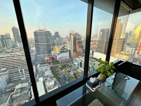 ให้เช่า M Silom ใกล้ BTS ศาลาแดง 2 ห้องนอน 2 ห้องน้ำ ชั้น 22 วิวสวย