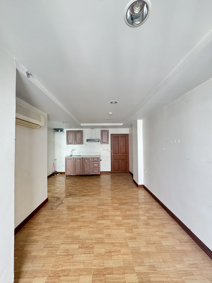 picture Resorta Condo for Sale 🏙️ Near BTS Chong Nonsi - Ready to Move In! - 2/9