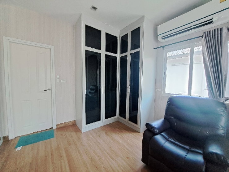 รูป บ้านแต่งสวยพร้อมเข้าอยู่ ม.โกลเด้นท์ นีโอ บางนา-กิ่งแก้ว - รูปที่ 9/13