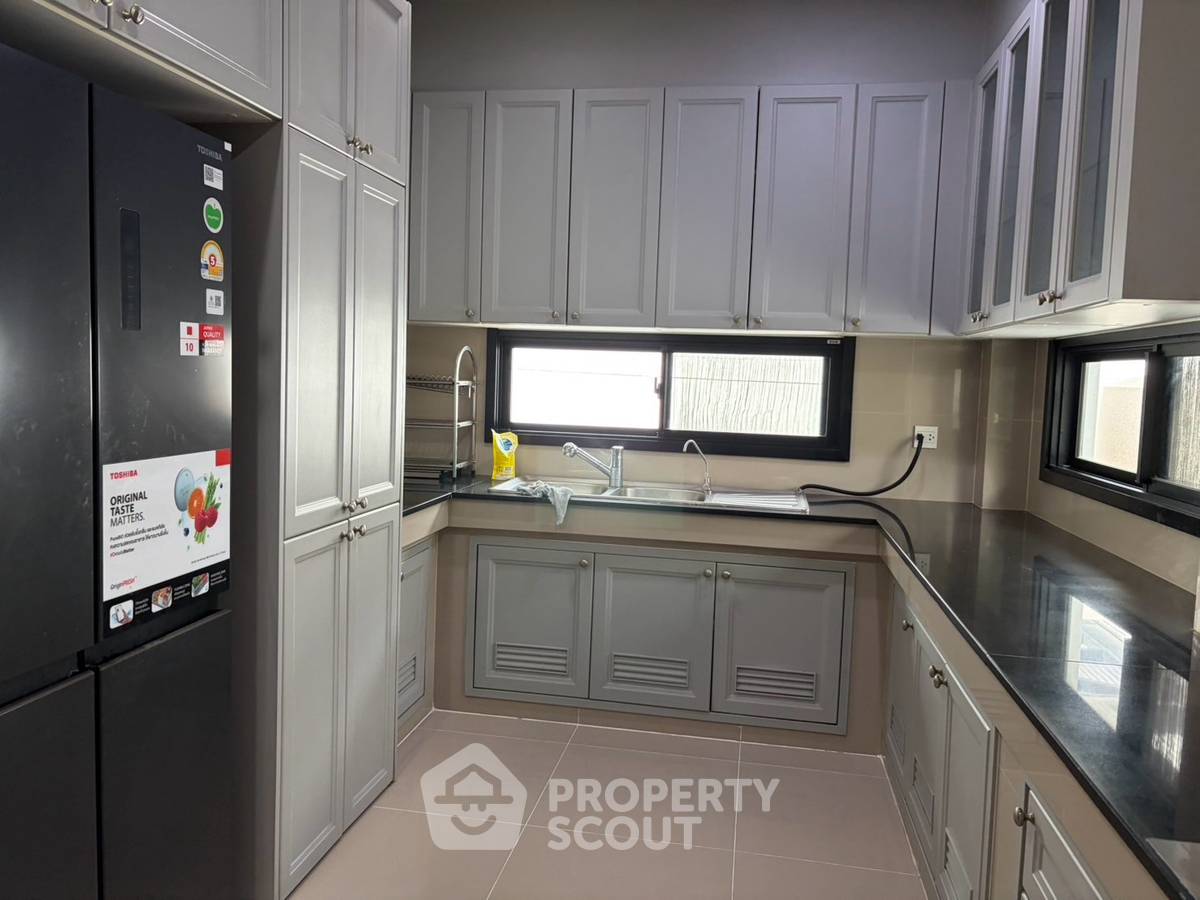 picture 5-BR House at Baan Sansiri Pattanakarn in Suan Luang (ID 3391891) - 34/47
