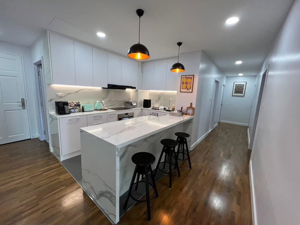 รูป เช่าโคンドในใจกลางเมือง! Baan Siri 13 3 ห้องนอน ใกล้ BTS Nana
ใหญ่สะดวก 114 ตรม. เพียง 50,000 บาท/เดือน อุ่นใจด้วยสิ่งอำนวยความสะดวกครบครัน - รูปที่ 3/9