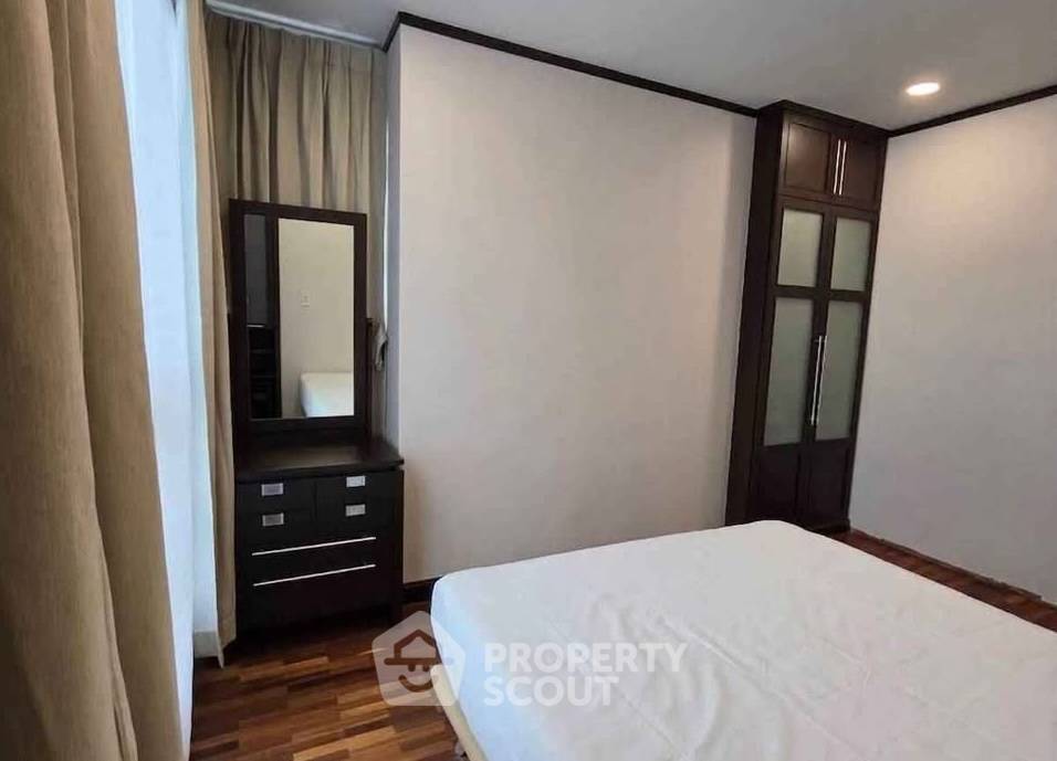 picture 3-BR Condo at Sathorn House Condominium near BTS Surasak (ID 3384376) - 8/11