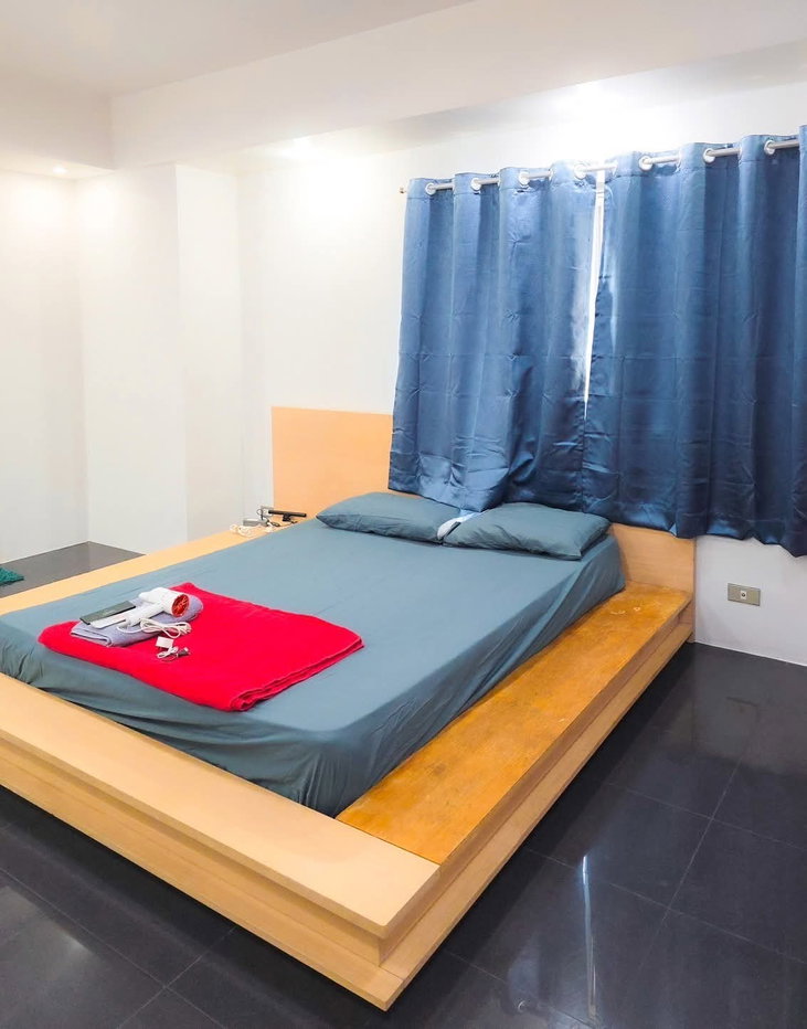 รูป 🔥 หิ้วกระเป๋าเสื้อผ้ามาอยู่ได้เลย! 🏡 Studio 40 ตร.ม. เตียง 6 ฟุต + Smart TV + ของใช้ครบ | บางรัก | 10,000 บาท ฿ 12,000/ด. - รูปที่ 6/25