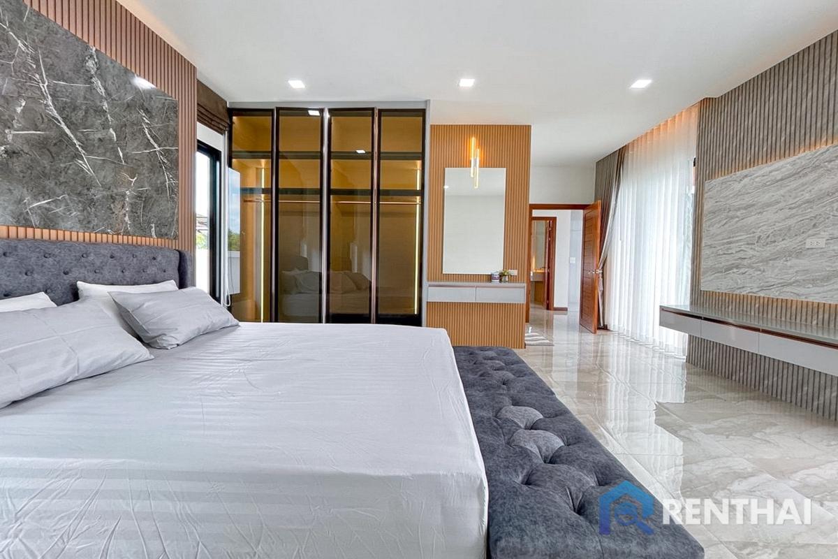 รูป บ้านใหม่สไตล์พูลวิลล่า ใกล้เขาและทะเลบางเสร่ - รูปที่ 14/20