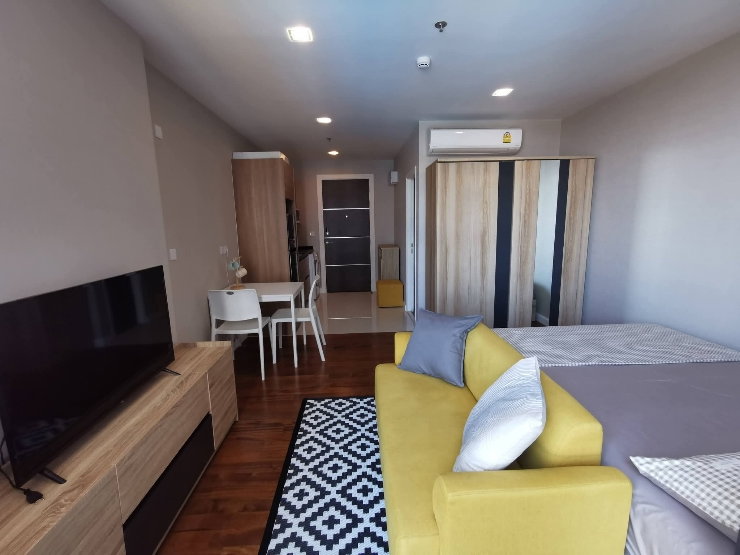 picture Luxury condo for rent next to the BTS Green Line. - 2/9
