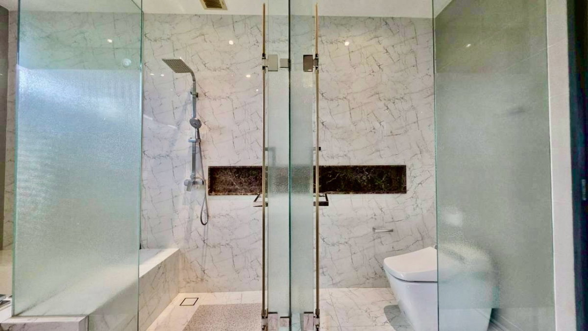 รูป ขาย ทาวน์โฮมหรู เลียบด่วนรามอินทรา Landmark Ekkkamai Ramintra 3 นอน 2 จอด มี skyhall penthouse โปร่งโล่งทะลุ 3 ชั้น เหมาะ ทำ home office - รูปที่ 19/21