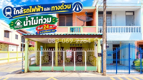 sale townhouse at ramintra44 near bts station 170 metres